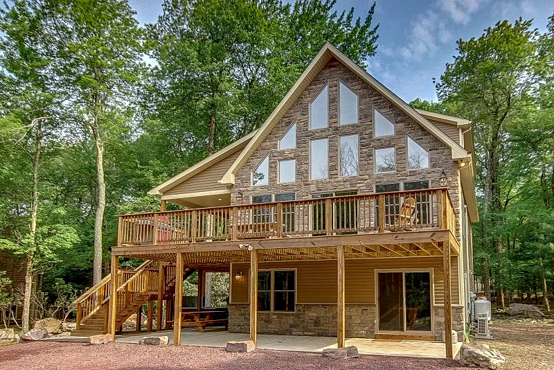 "Eagles Nest" Close to Skiing, Fire Pit, Hot Tub, Game Room, EV Charger, Gas Grill, 9 Smart TV's