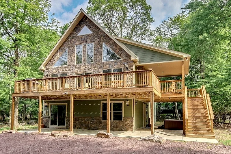 Gobblers Knoll" Lake/ Beach Access, Fire Pit, Hot Tub, Gas Fireplace, Pool Table, Arcade Game