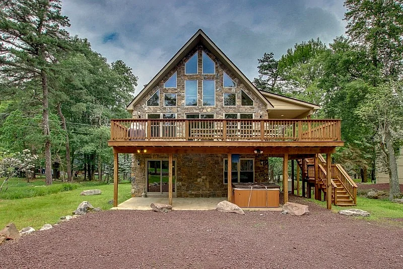 "Great Wolf" Walk to H20 Water Park, Covered Porch, Hot Tub, Fire Pit, Pool Table, WIFI