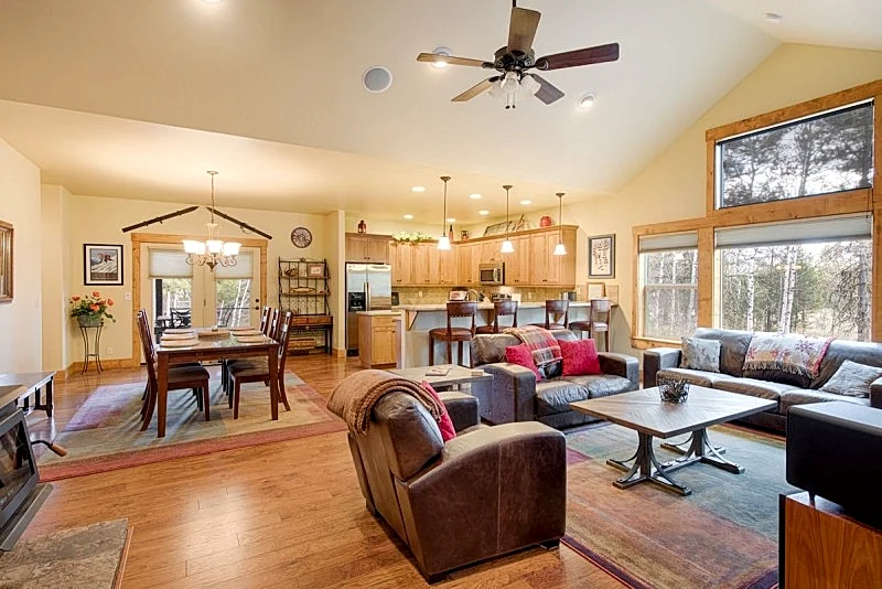 TJ's Mountain Haus: Hot Tub, Air Conditioning, Pet Friendly