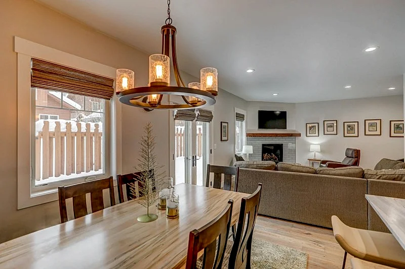 New - Blue Bear Lodge - Prime location - Air Conditioning - WiFi - Fireplace