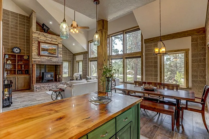 Hygge Mountain Retreat - Hot tub - Patio - Fire pit - Wifi - 2 Kitchens - Family Retreat