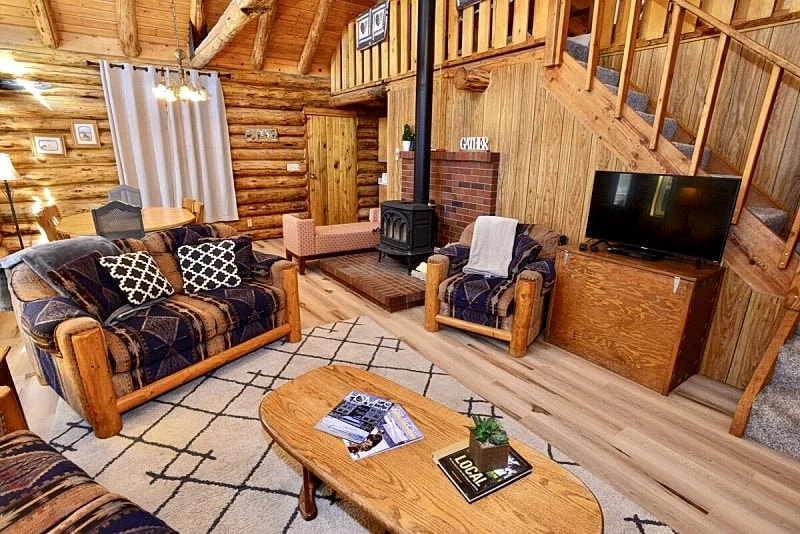 Blumisalp ~ Quintessential Idaho Log Cabin - Wifi - Trailer parking - Fire pit - Wood stove