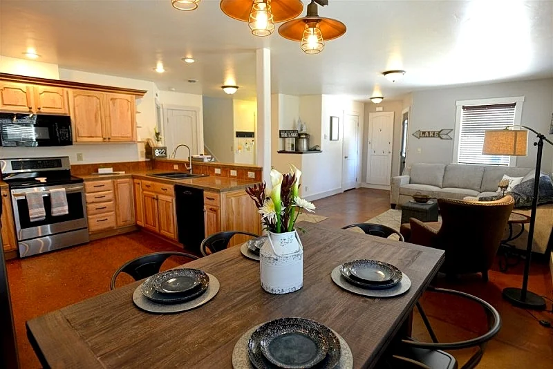 Reedy Set Go! - Pet Friendly, Short Walk to Golf Course, Fenced Yard