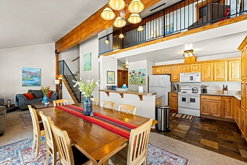 Double Take Condo - Aspen Village - Golf - Shared Pool, Hot tub, Sauna, Gym, Courts