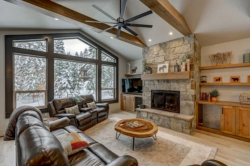 Luxe 4BR- AC - WiFi - Garage - Clubhouse w/comm pool, hot tub, gym