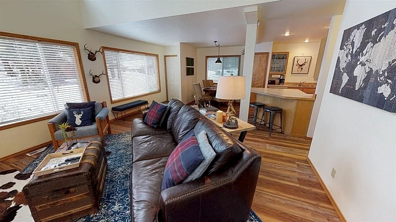 Longhorn Hideaway: Pet Friendly, Hot tub, Near Ponderosa Park, Quiet Wooded Neighborhood
