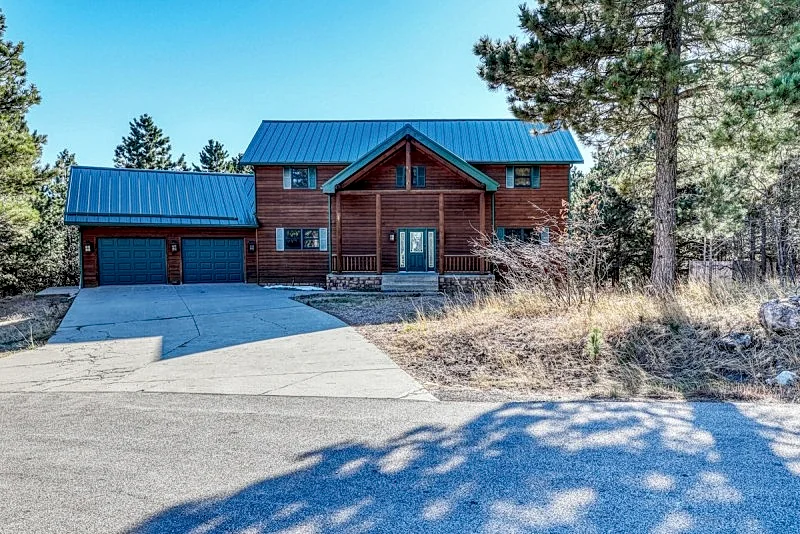 Pine Hollow Lodge - Beautiful 5 bedroom home just minutes from Deadwood!