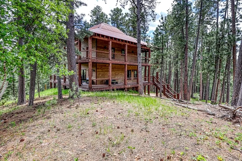 Gold Baron Lodge - private location in a Mountain setting
