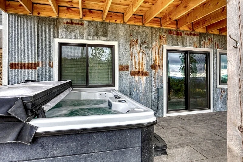 Hickok`s Bluff - New! Hot tub, Garage, stunning views!