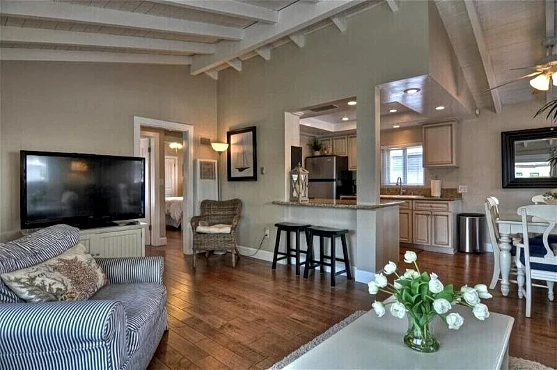 Clean & Highly Rated - Close to CDM Beach/Village, A/C&Garage