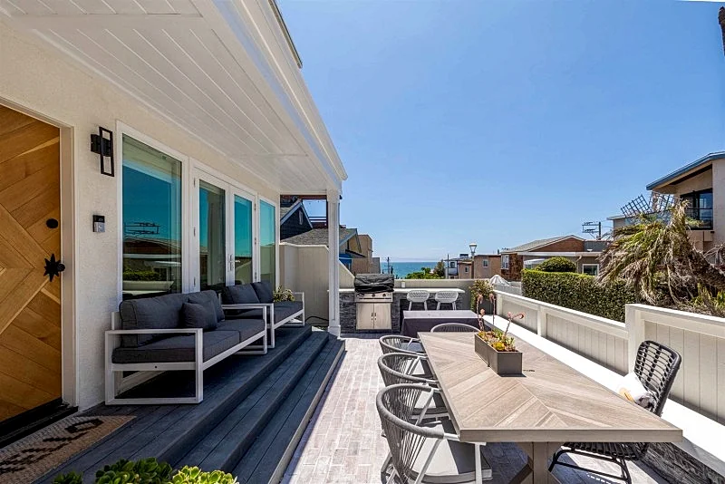 Oceanview Walk Street Beach House in North Hermosa – 4-Bed, 4-Bath, Patio