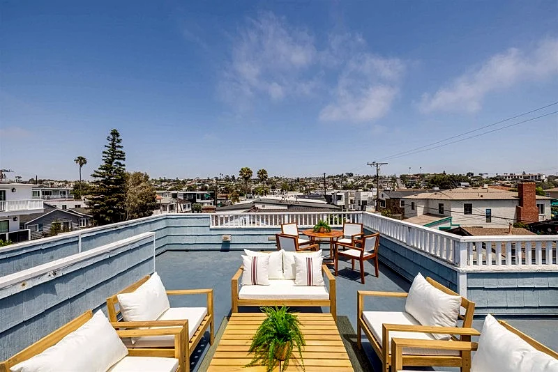 Ocean-View Living Just 3 Blocks from the Sand – Stylish 2-Bed, 2-Bath in North Hermosa