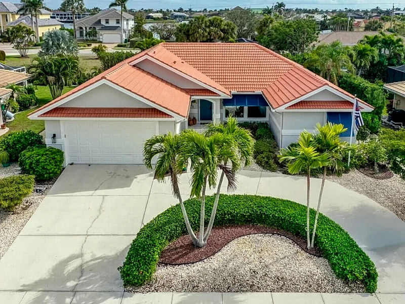 3 Bed 141 Beachcomber St. Home Steps to the Beach I Heated Pool in Marco Island