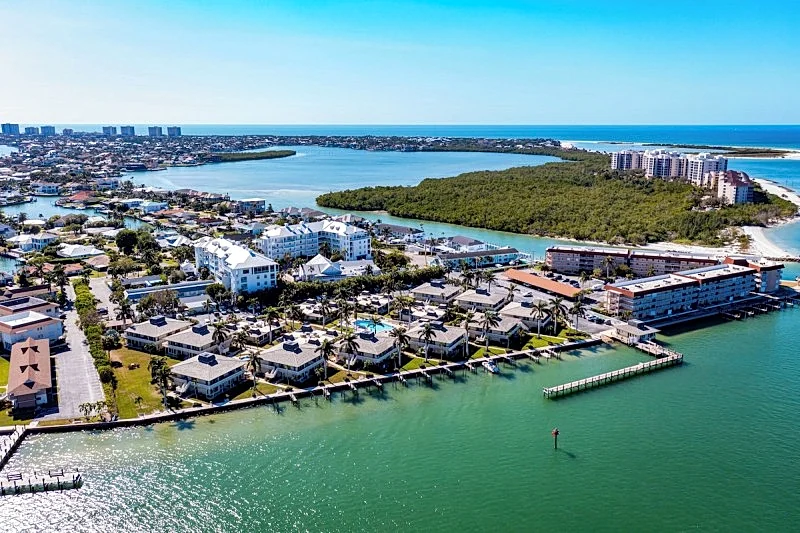 Exclusive Island Vibes I Gorgeous Waterfront Condo