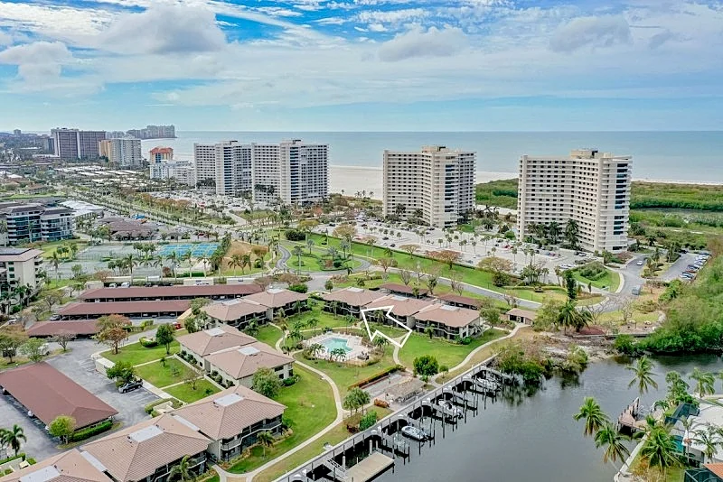Desirable Garden Unit I Beach Access & Short Walk to Tigertail Beach