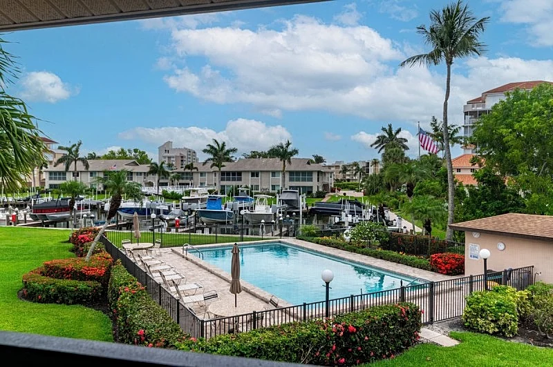 Island Escape: Walk to Beach, Pool & Canal Views