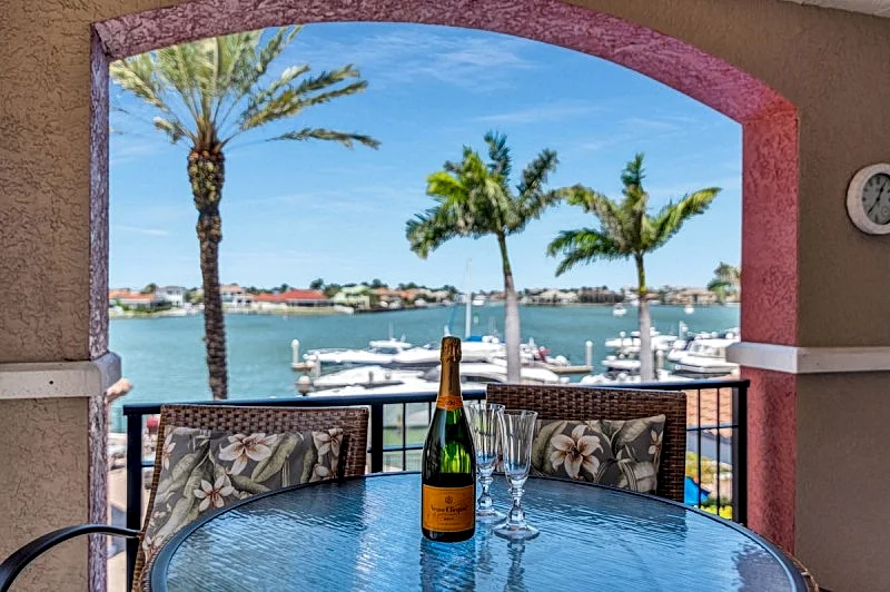 Luxury 3 Bed Condo at Popular Esplanade Overlooking Smokehouse Bay