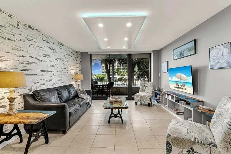 2 Bed Beachfront Condo With Pool Views