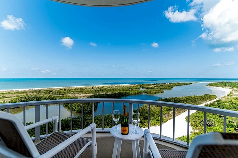 Panoramic Views, Private Balcony on 15th Floor, End Unit