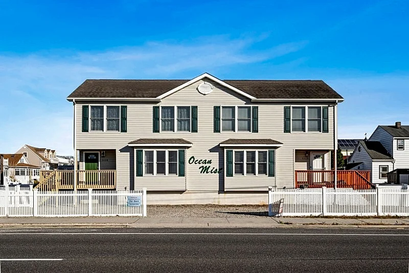 Newly re-done Great Location: 3-Bdrm 2.5-Bthrm in Seaside Park, New Jersey, United States — photo 2