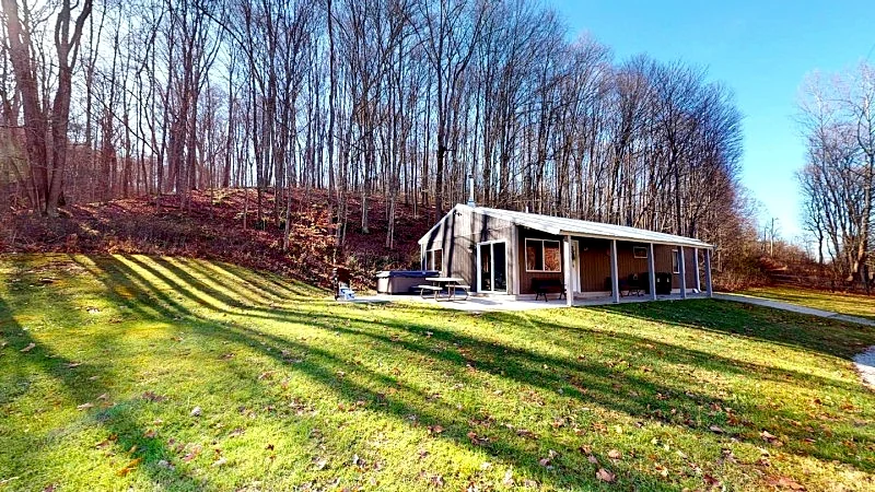 The Tucked Away Pet Friendly Cabin Hocking Hills w/ Hot Tub