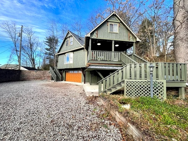The Carriage House in Nelsonville near Hocking Hills