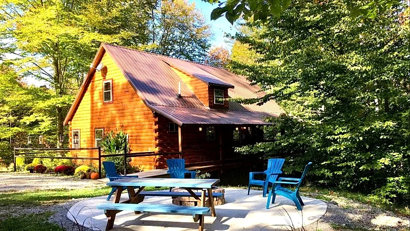 Rusty Lantern Cabin Hocking Hills Pet Friendly 57 acres