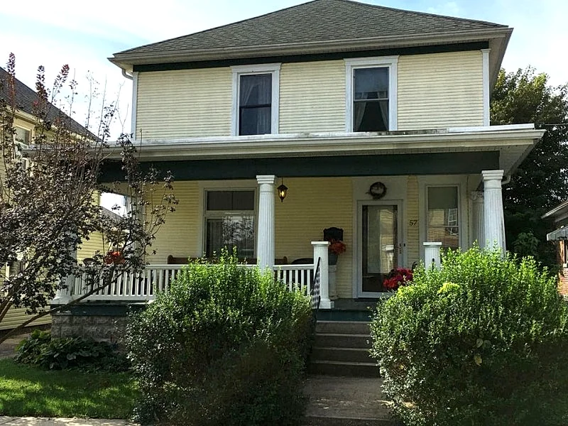 The Franklin Inn 1900 classic cottage in Hocking Hills w/ Hot Tub