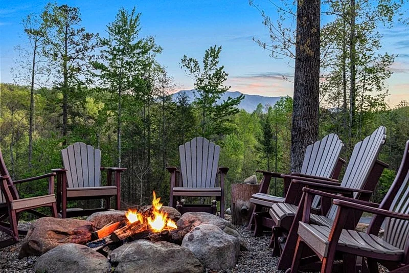 My Makers Manor Cabin in Pigeon Forge w/ Hot Tub, Theater