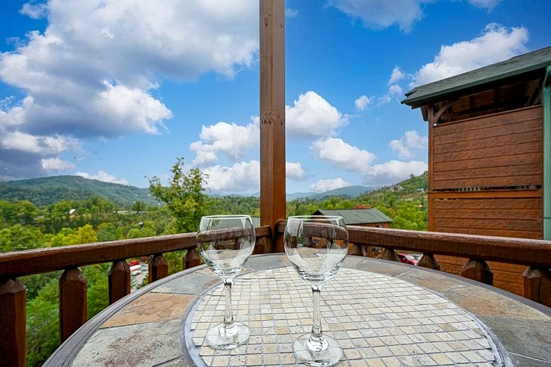 Million Dollar View Cabin, Arcade Games, Fireplace, Hot Tub