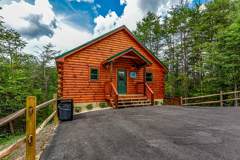 Crazy Like a Fox Cabin w/ Hot Tub, Pool Table, Media Room
