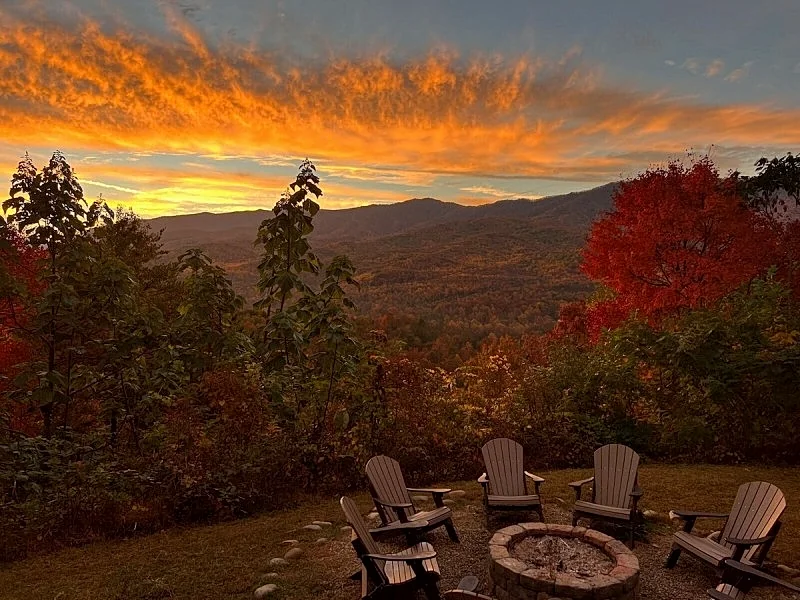 Royal Vista Cabin w/ Game Room, Hot Tub, Firepit, Views