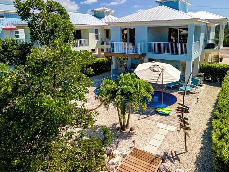 Coastal Key 3BR, 2BA with Pool, Kayaks, Bikes & Dock