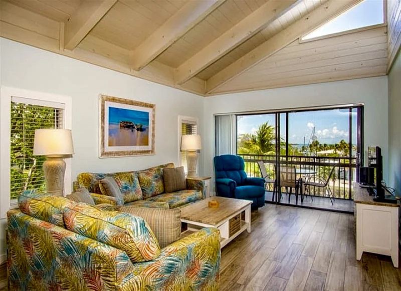 Marathon Key Beach Club E202 2BR 2BA Condo w/ Docks