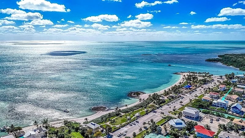 Sombrero Beach Luxury Retreat, Steps to the Beach 4BR 4BA