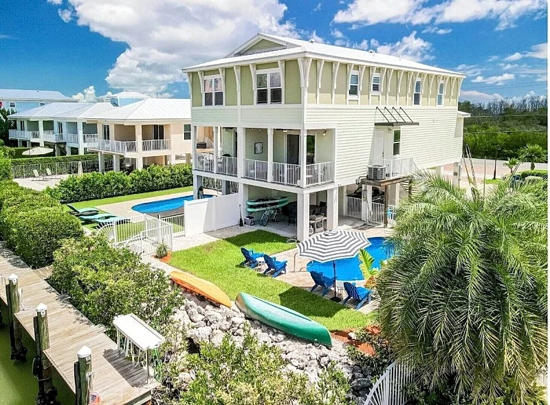 Tipsy Turtle 4BR 3BA w/ Pool, Canoe, Paddle boards & Dock