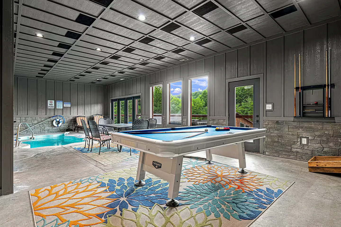 Beary Relaxed Cabin with Indoor Pool, Hot Tub & Game Room in Sevierville, Tennessee, United States — photo 4