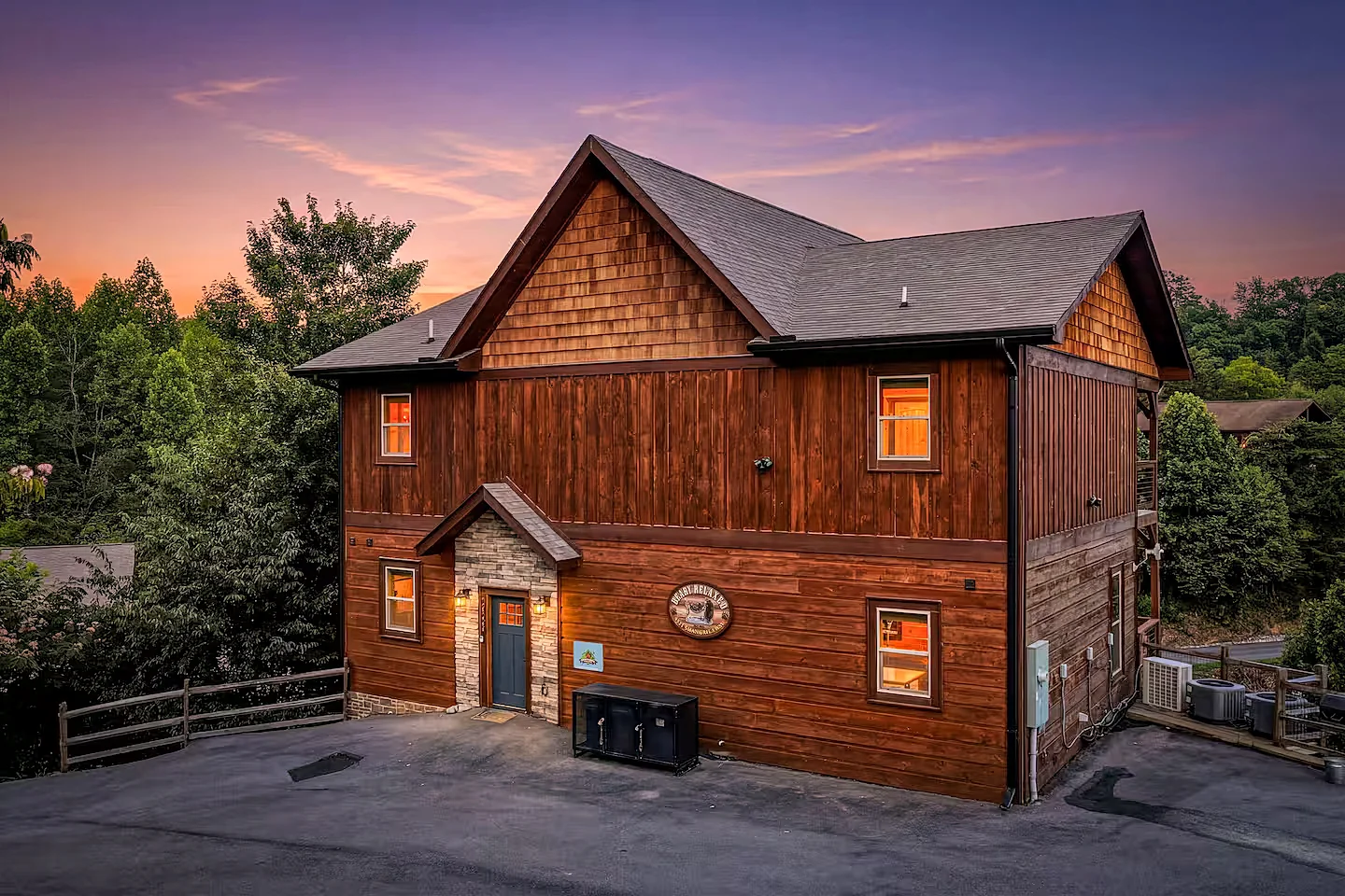 Beary Relaxed Cabin with Indoor Pool, Hot Tub & Game Room in Sevierville, Tennessee, United States — photo 5