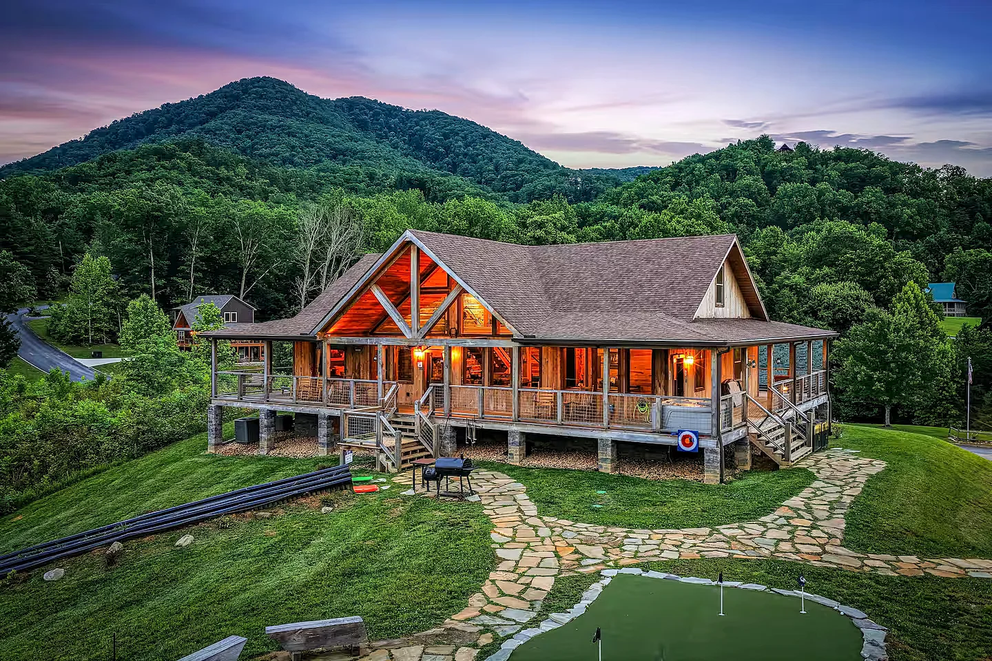 Just Like Paradise – Wears Valley Cabin with Hot Tub