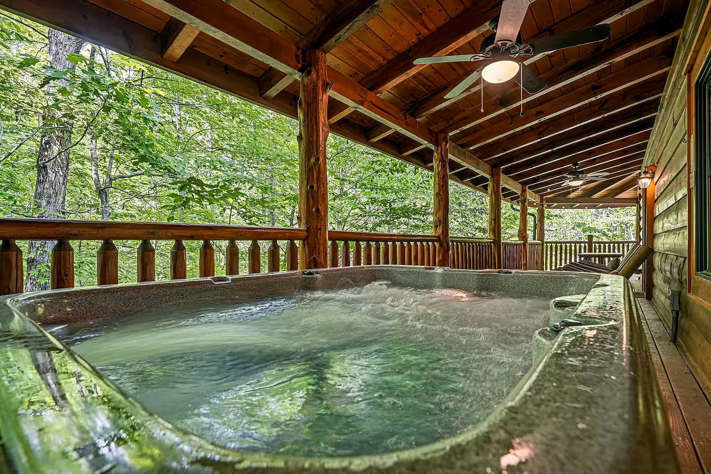 Maywood Cove – Smoky Mountain Cabin with Hot Tub & Pool Table in Sevierville, Tennessee, United States — photo 3