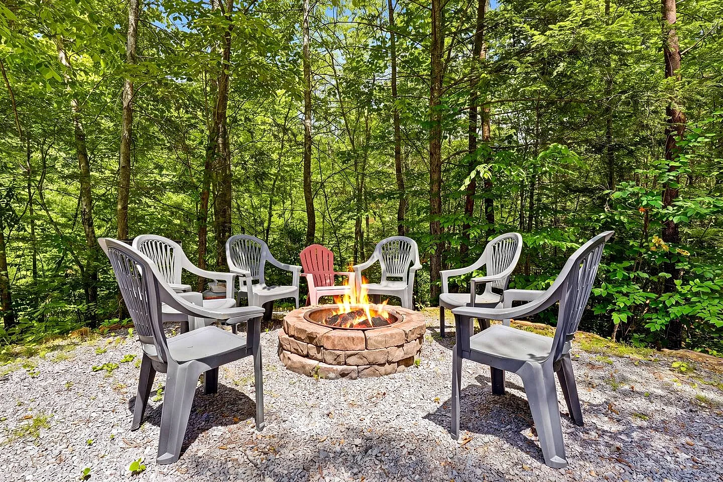 Maywood Cove – Smoky Mountain Cabin with Hot Tub & Pool Table in Sevierville, Tennessee, United States — photo 4
