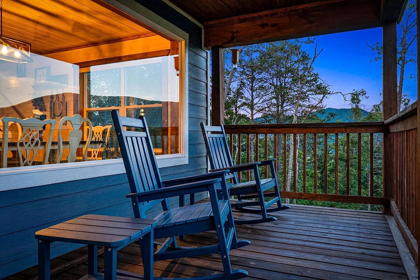 Mountain Mist Chateau – Cabin with Indoor Pool & Views