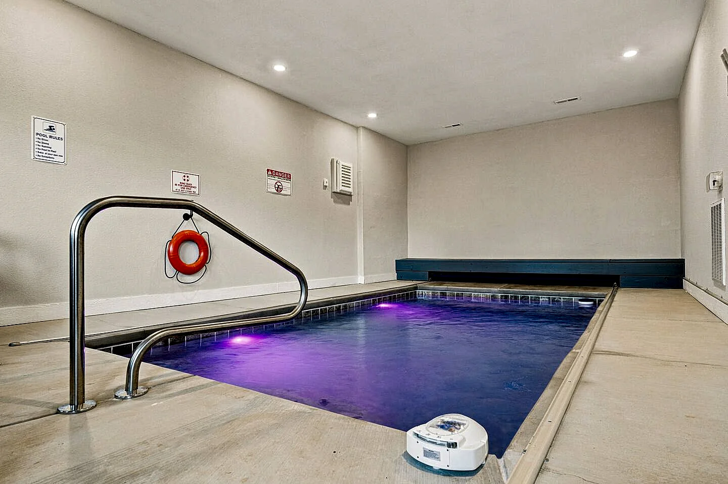 Mountain Mist Chateau – Cabin with Indoor Pool & Views in Sevierville, Tennessee, United States — photo 3