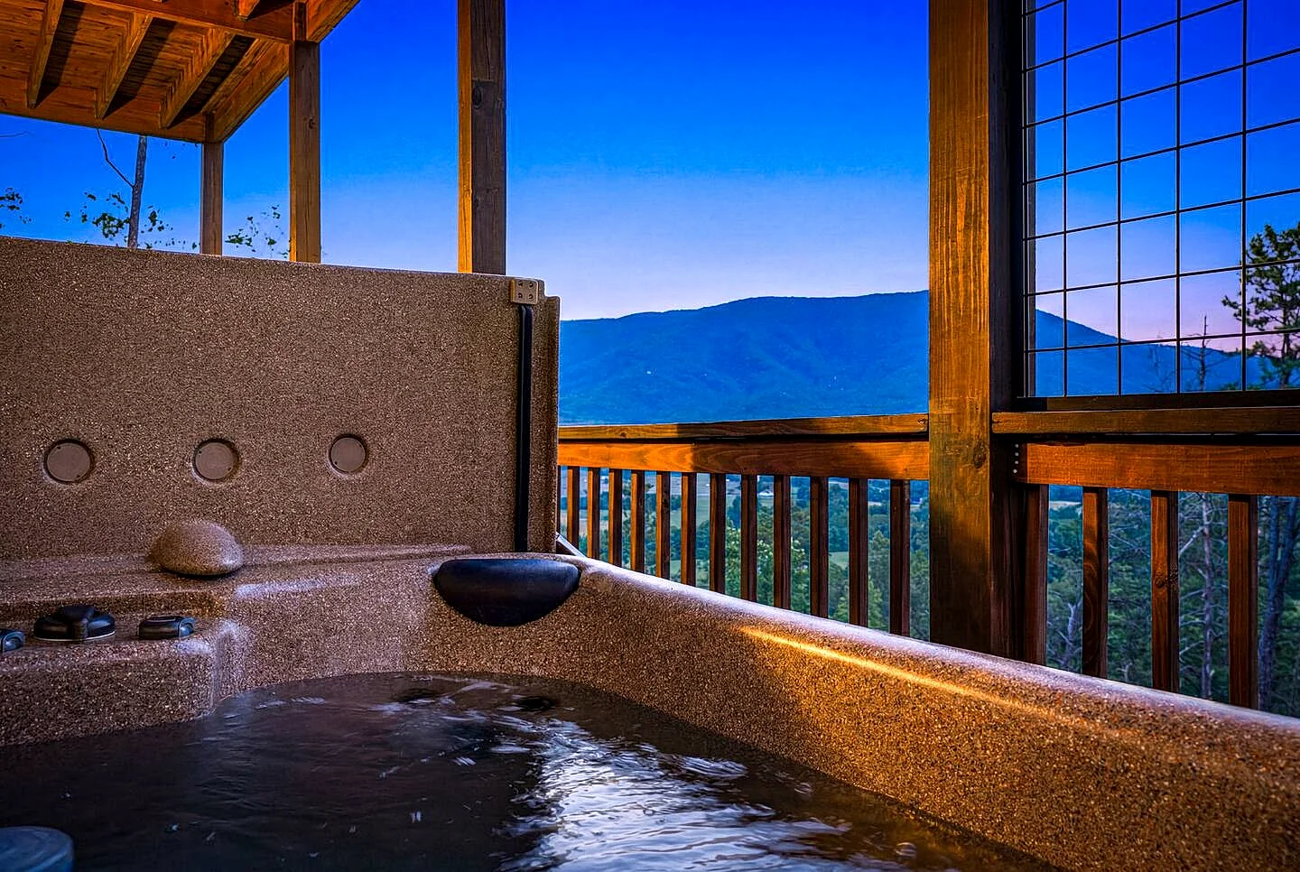 Mountain Mist Chateau – Cabin with Indoor Pool & Views in Sevierville, Tennessee, United States — photo 2