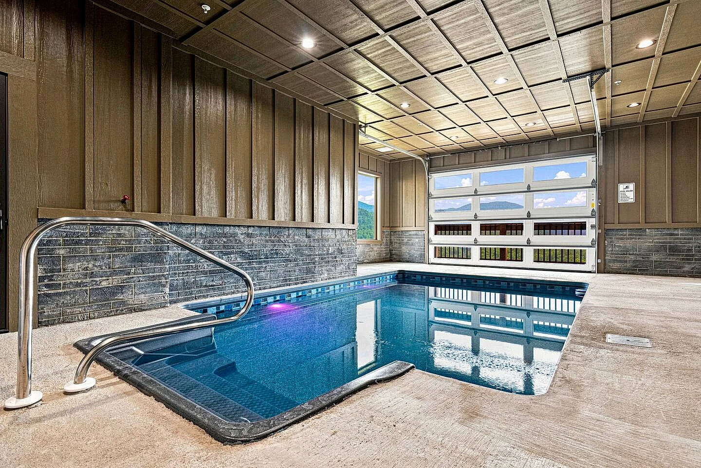 Starlight Splash – Gatlinburg Cabin with Indoor Pool in Gatlinburg, Tennessee, United States — photo 3