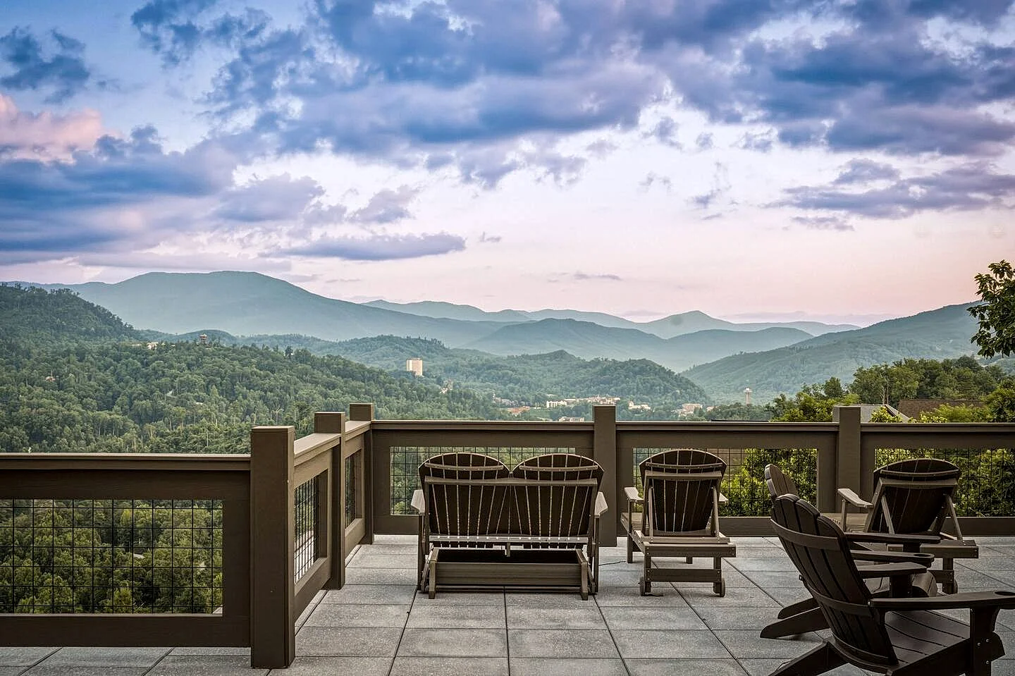 Starlight Splash – Gatlinburg Cabin with Indoor Pool in Gatlinburg, Tennessee, United States — photo 2