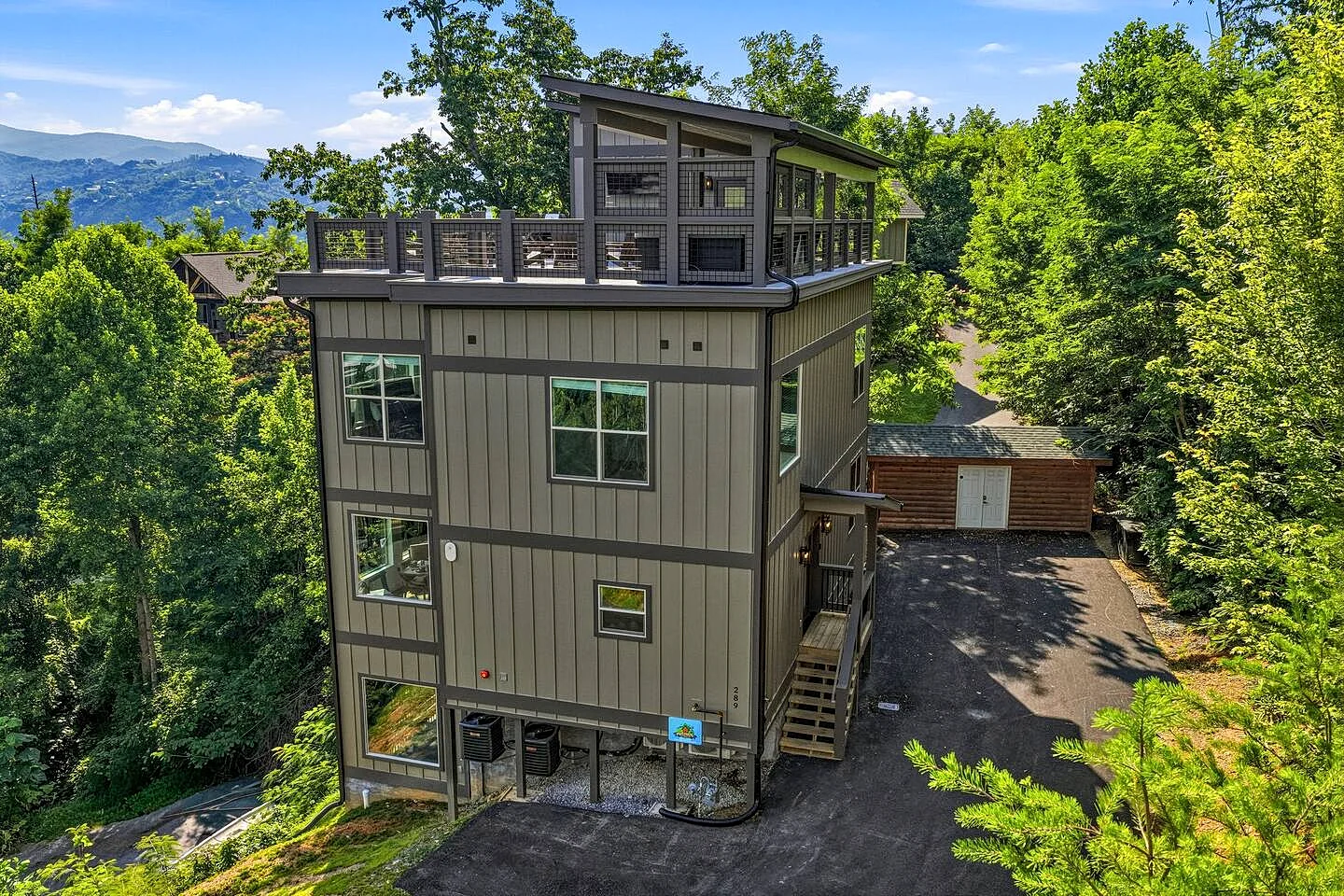 Starlight Splash – Gatlinburg Cabin with Indoor Pool in Gatlinburg, Tennessee, United States — photo 5