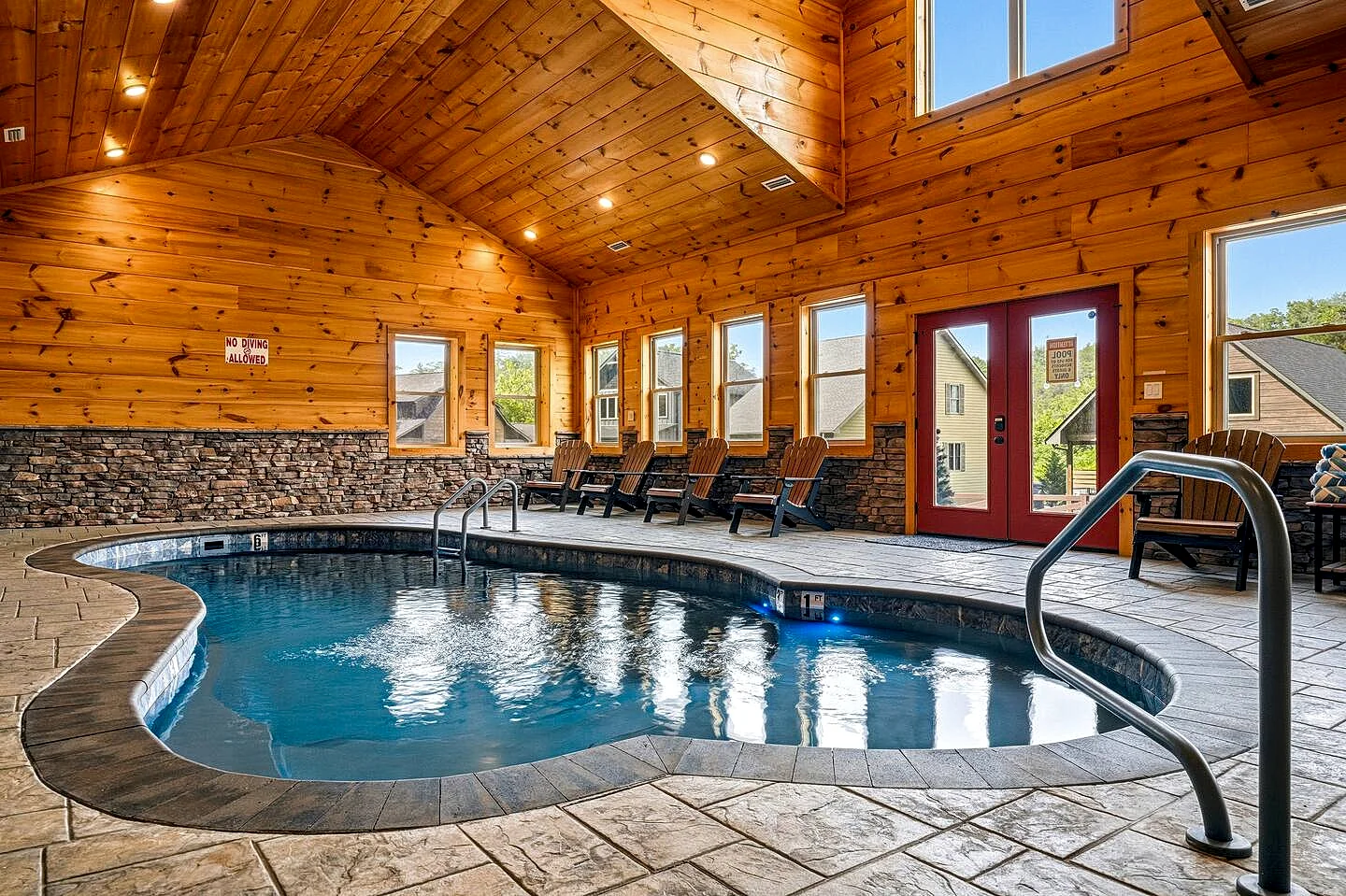 Walden’s Creek Lodge: Indoor Pool & Mountain Views in Sevierville, Tennessee, United States — photo 3