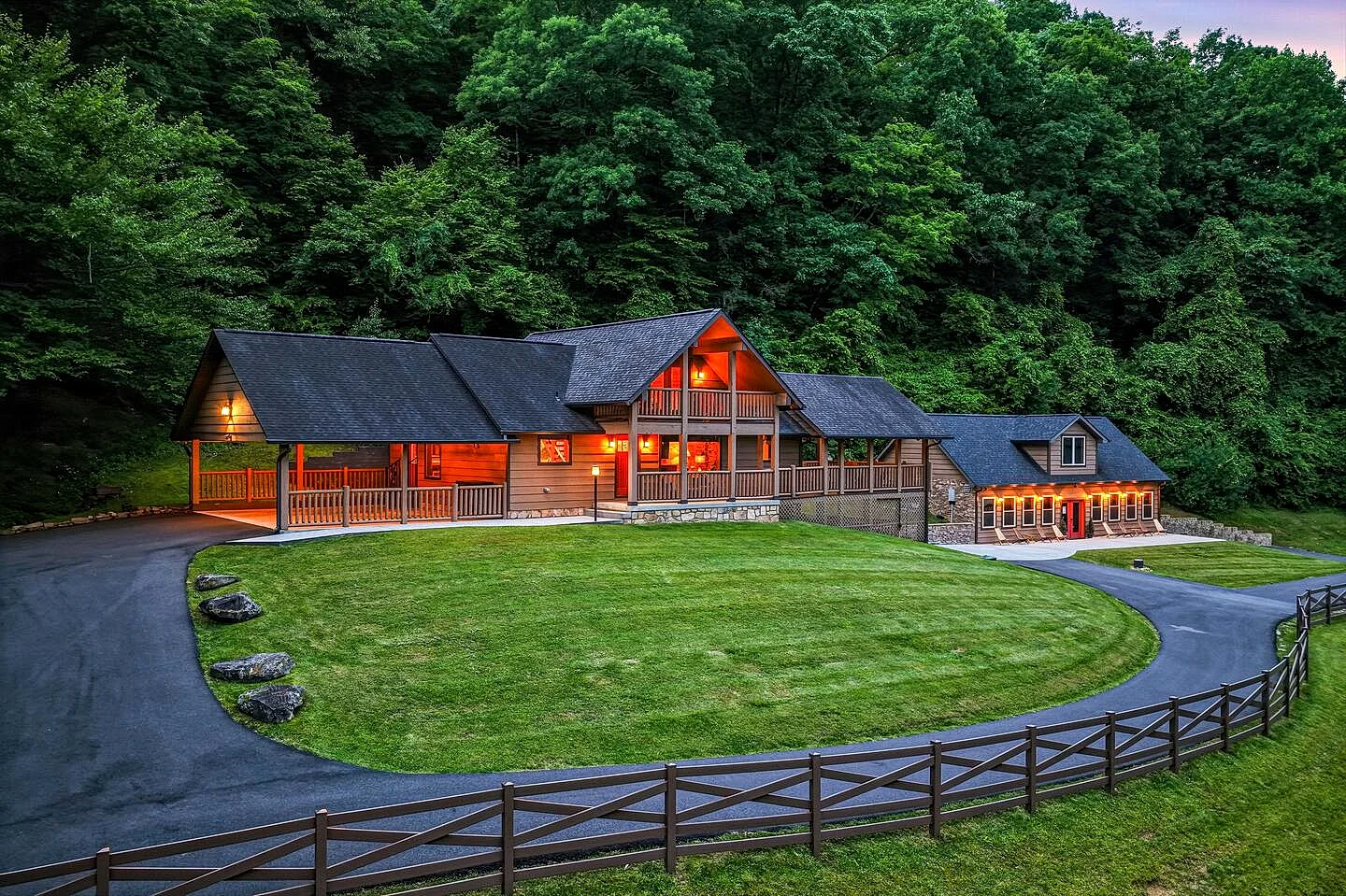 Walden’s Creek Lodge: Indoor Pool & Mountain Views in Sevierville, Tennessee, United States — photo 2